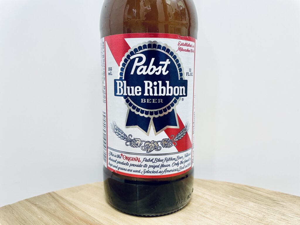 【美味しいの?!】Pabst(パブスト)/Blue Ribbon を飲んでみた!おすすめクラフトビールレビュー
